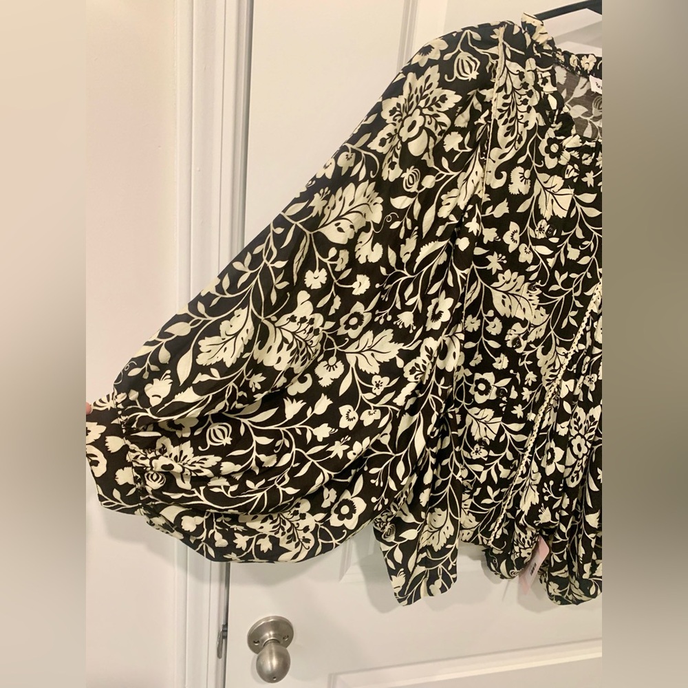 Exaggerated Lantern Sleeve Button Up Blouse - Picture 2 of 6